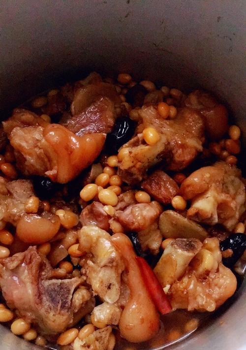 烧猪蹄——美味佳肴的制作方法（手把手教你做出口感酥软）