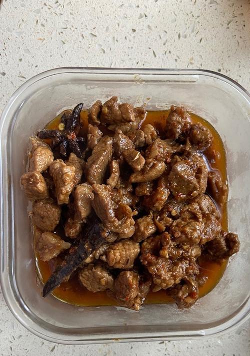 如何制作美味的拌面臊子（掌握这些技巧让你一秒钟变身美食大师）  第1张