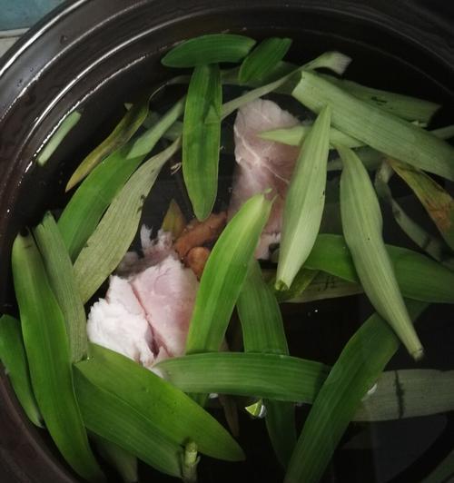 以斑鱼瘦肉汤为主的健康餐搭配（做法详解）  第1张