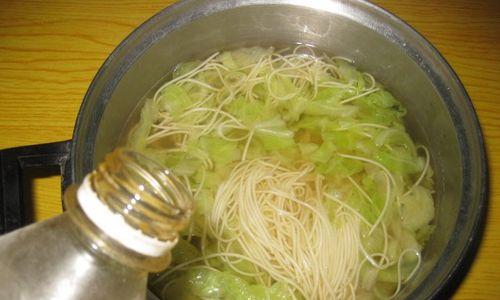 热汤面，美食中的极致享受（品尝热汤面）  第1张