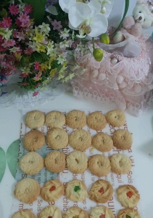 尝试制作美味的冰淇淋曲奇饼（在家轻松DIY以香浓冰淇淋配上松脆曲奇饼的口感享受）  第1张