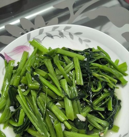 彩椒炒空心菜，清爽美味食谱（健康蔬菜搭配）  第1张