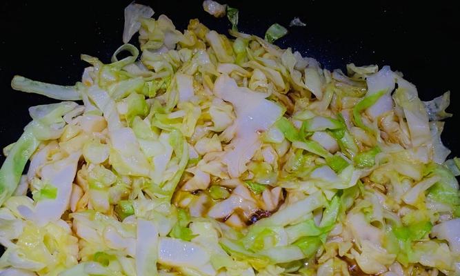 教你制作美味清炒包菜（健康简单的家常菜）