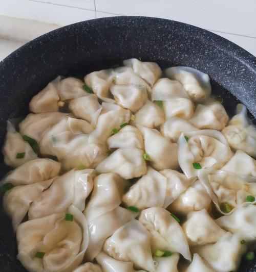 清汤菜肉馄饨，美味可口的家常小吃（家庭料理）  第1张