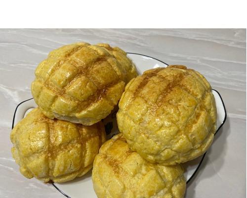 手工制作菠萝包的做法（从原材料到烤制）  第1张