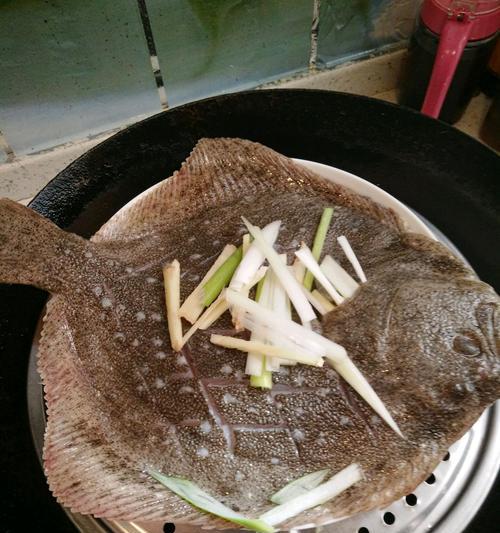 清蒸彩蒸比目鱼的做法（色香味俱佳）  第1张