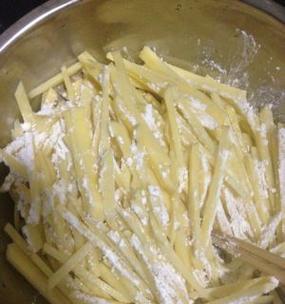 手把手教你做香脆美味的油炸土豆条（原材料选购）  第1张