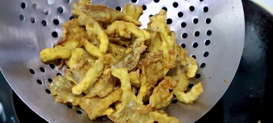 美味油炸蘑菇的制作方法（让你在家也能吃到外面的口感）  第1张