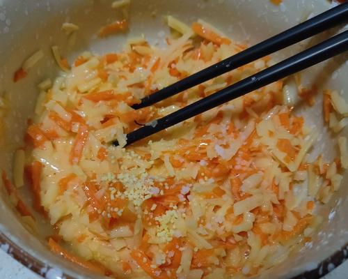 洋葱土豆丝饼的做法（简单易学）  第1张
