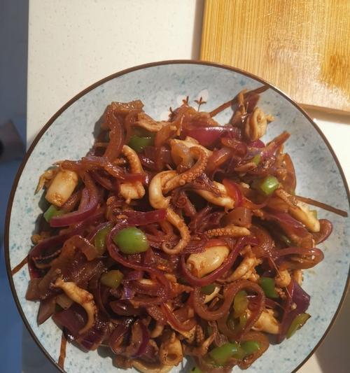 美味又健康的洋葱焖马鲛鱼（用新鲜材料制作）  第1张