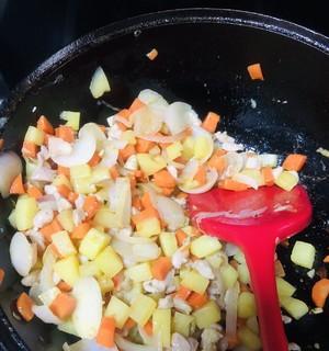 美味可口的洋葱咖喱炒肉（传统美食）  第1张