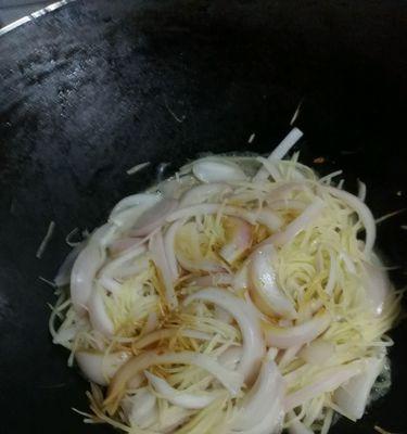 美味洋葱烩土豆，让你欲罢不能  第1张
