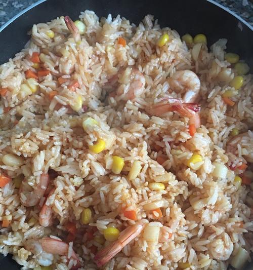 教你如何做美味的洋葱蛋炒饭（家常料理易上手）