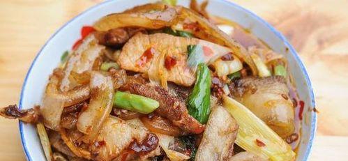 用洋葱葱白做炒肉片，让你的餐桌多了一份美味（掌握这一招）