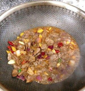 一份营养丰富的美食——洋葱炒猪肺（做法简单易学）
