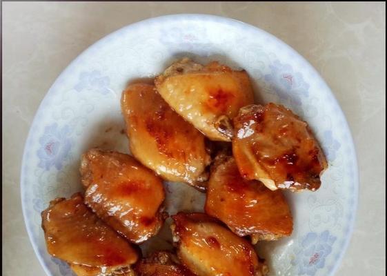 杨梅与鸡翅的完美结合，让你一口接一口（杨梅与鸡翅的完美结合）