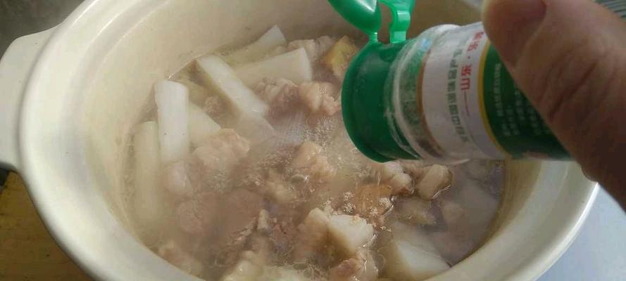 清亮羊腿汤的制作方法（健康营养的美味佳肴）  第1张