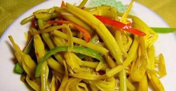 小排炖黄花菜，营养美味又养生（口感鲜美）  第1张
