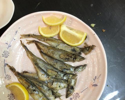 小米多春鱼的制作方法（家庭美食的必备技巧）  第1张