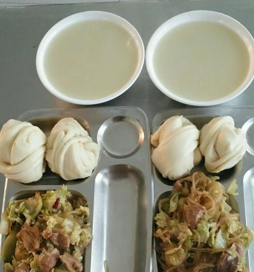 健康饮食从小米白菜粥开始（小米的“奇妙冒险”与白菜的“营养秘密”）