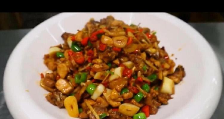 煎出美味小鸡，尝遍酥香口感（以小煎鸡为主题）  第1张