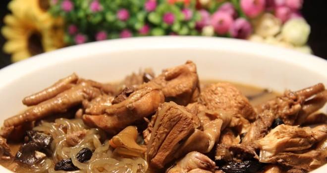 小鸡蘑菇炖粉条的做法（家常营养美食分享）