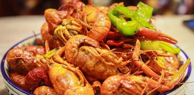 小红虾炒嫩方瓜，清爽美味尽在口中（家常菜的新选择——小红虾炒嫩方瓜）  第1张