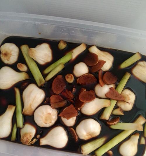 咸蒜风味大全（用咸蒜制作各种美味佳肴）  第1张