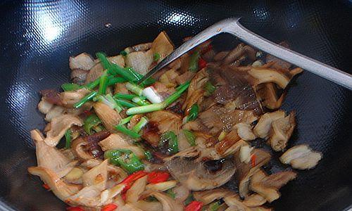 学会咸肉炒头薹，美味鲜香好吃（用家常菜尝试一道古老的经典美食）  第1张