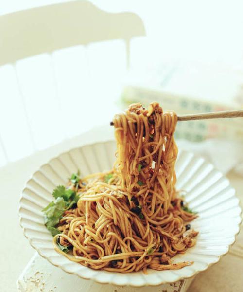 咸面条，美味又实惠（一份经典美食的制作秘诀）