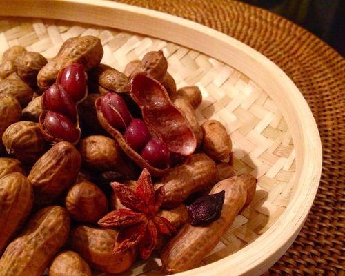 以咸干花生为主角的美食探索（探寻咸干花生的多样性——从传统小吃到现代创意料理）  第1张
