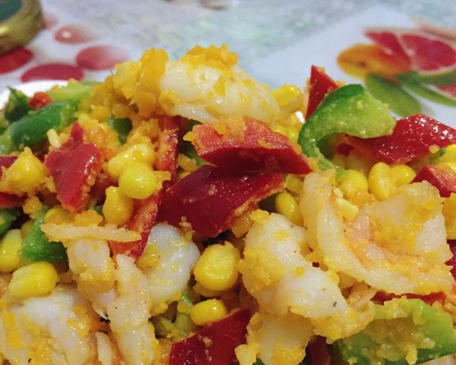 美味咸蛋黄焗玉米的做法（用新鲜玉米和美味咸蛋黄制作最佳焗玉米）  第1张
