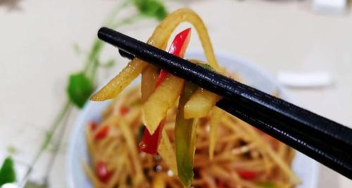 美味的咸蛋黄炒土豆丝（家庭料理的必备技能）