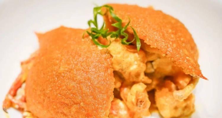 咸蛋黄炒梭子蟹的制作方法（用鲜美梭子蟹与咸蛋黄制作美味佳肴）