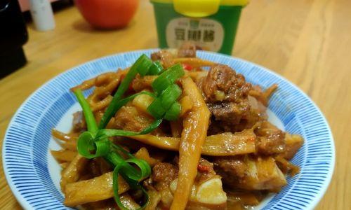 以咸菜笋干为主材，美食探秘（探寻咸菜笋干的烹饪新境界）