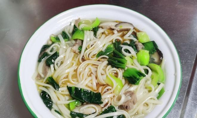 咸菜肉丝蘑菇年糕汤的制作方法（家常美味）  第1张