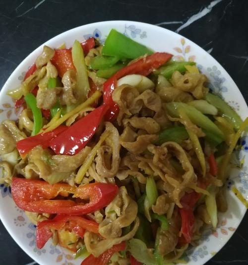 咸菜炒猪肠，鲜香可口的下饭菜（用咸菜的咸鲜味）  第1张