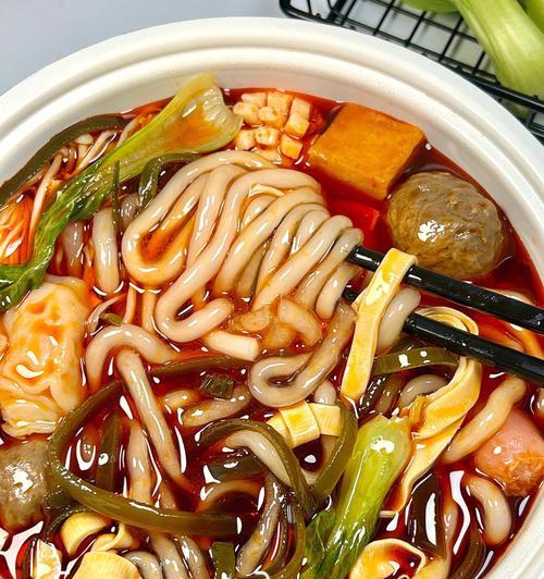 鲜香土豆粉的做法（如何制作美味可口的鲜香土豆粉）  第1张