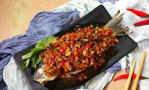 鲜香双色鱼头的制作方法（美味清爽）