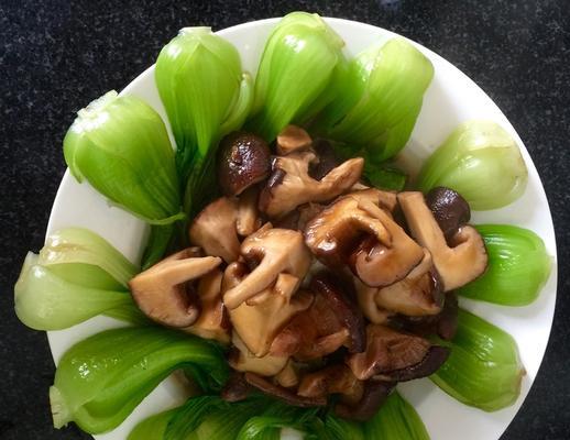 美味鲜虾香菇油菜的制作方法（一道健康营养的家常菜）  第1张