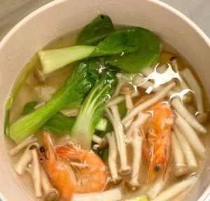 美味丸子汤，健康滋补（以鲜虾鸡肉丸子汤的做法为例）  第1张