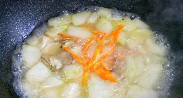 鲜味蛤蜊汤，浓香入味的海鲜美食（手把手教你做出口感鲜美的蛤蜊汤）