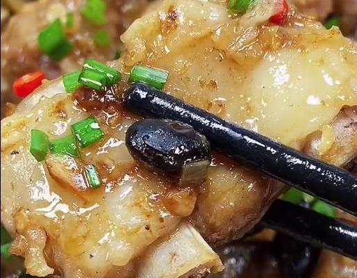 以鲜笋香芋饭为主角的美食探索（一份充满春意的鲜笋香芋饭）