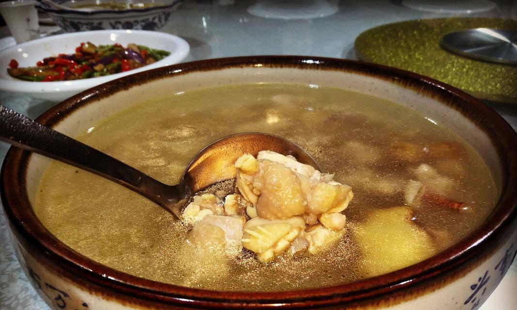 鲜石斛冬瓜汤，清热解暑养颜美容（健康美味的煲汤之选）  第1张