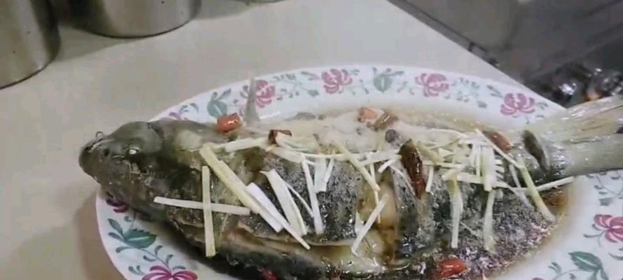 清蒸鱼的做法详解（口感鲜嫩）  第1张