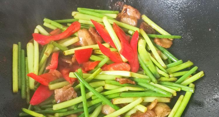 夏日家常美食——以西瓜皮炒五花肉（以废为宝）
