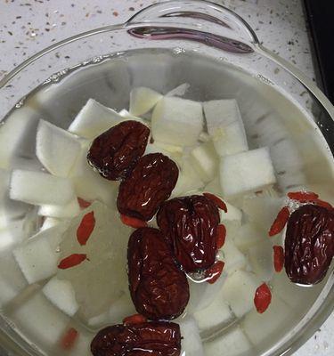 夏日清凉必备（以西瓜皮为原料的冰糖水）