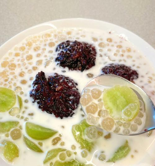 轻松制作可口西瓜炼乳西米露（教你如何在家里做出清爽美味的西瓜炼乳西米露）  第1张