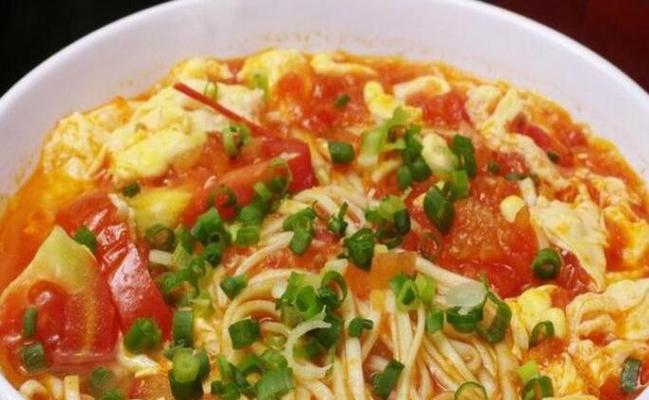 一份清爽的夏日美食——以西瓜鸡蛋面（以西瓜为主料的营养美食）