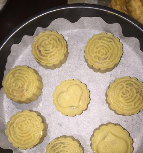 伍仁月饼馅料的制作方法（传统食材搭配新技巧）  第1张